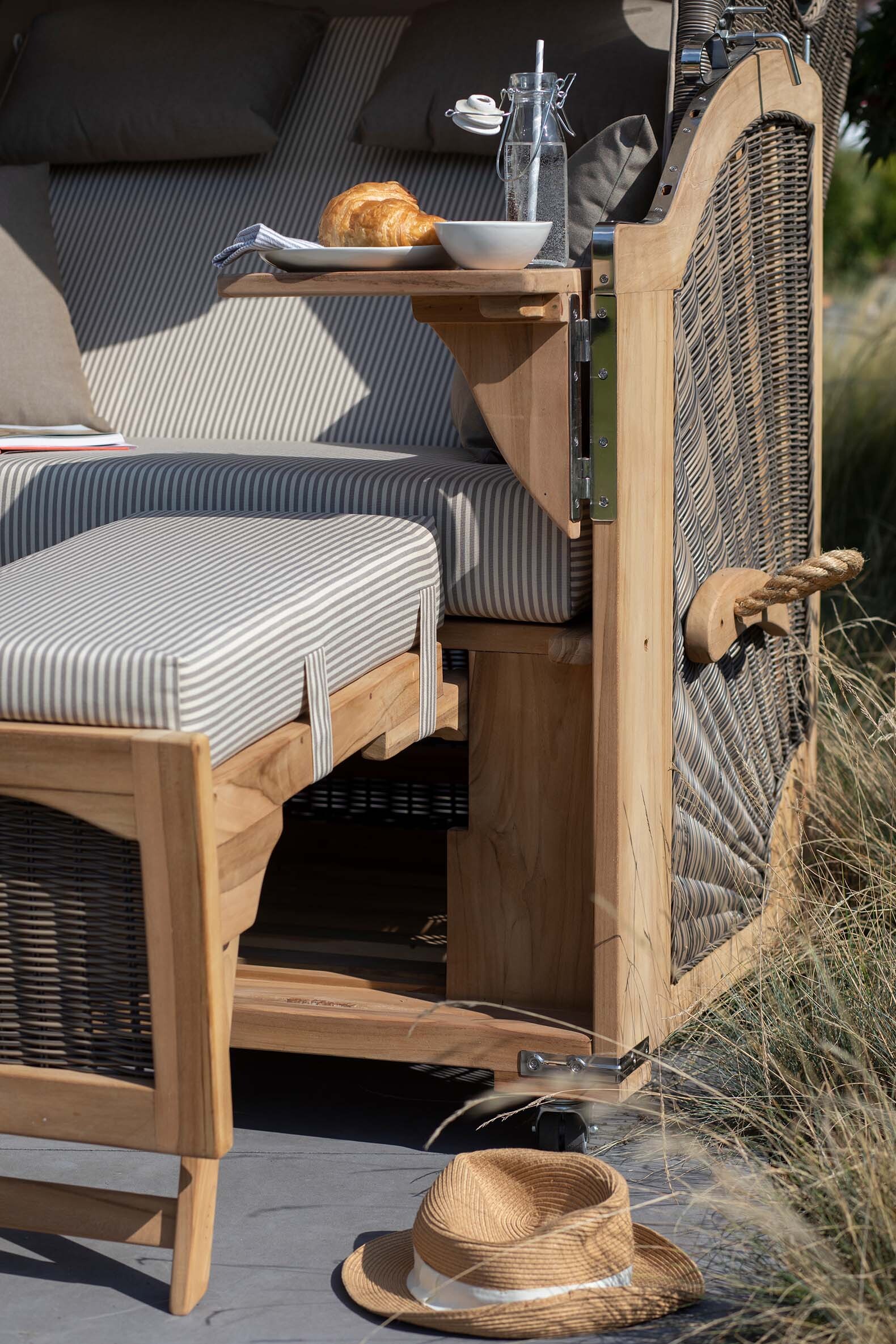 md01905_strandkorb_duene_teak_bullauge_grey_510_milieu-13-kleinsujhv9cusrjps