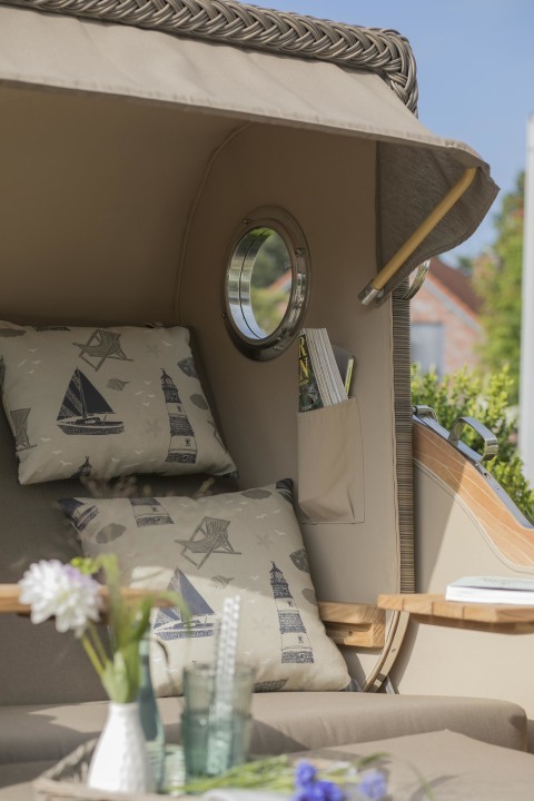011719_strandkorb_baltikum_teak_bullauge_grey_540_milieu-12k2tuvrnjnkcqq