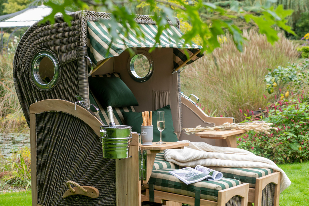 md02006_md02513_00646_strandkorb_duene_grande_xl_teak_pe_grey_dessin_506_kuscheldecke_150x200cm_beige_champagnerkuehler_fuer_strandkoerbe-5-1zs6mcrlqrlj0f