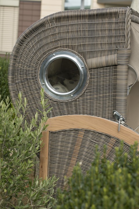 011719_strandkorb_baltikum_teak_bullauge_grey_540_milieu-20-2