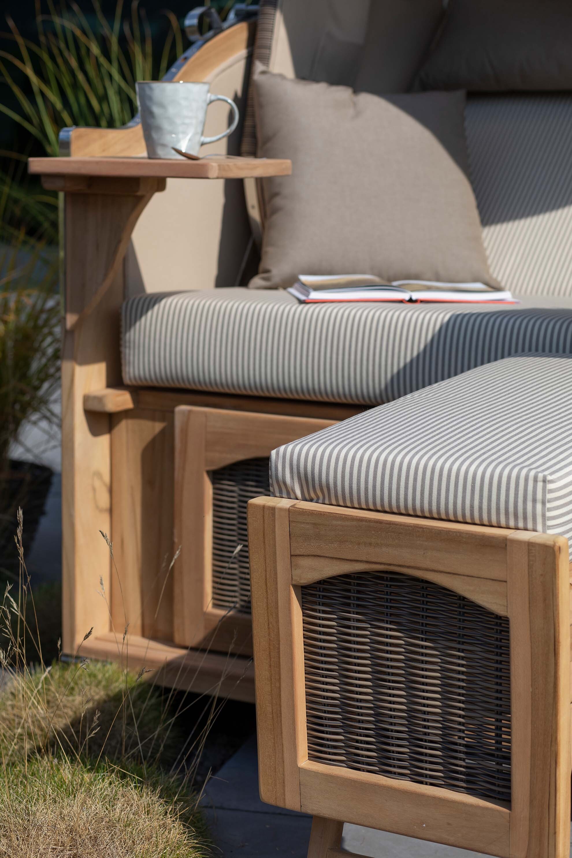 md01905_strandkorb_duene_teak_bullauge_grey_510_milieu-21-kleinhaqudtvivnsti